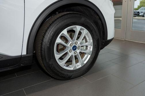 Oxford White 2020 Ford Escape SE