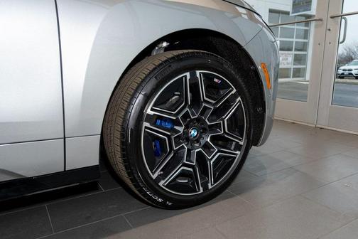 2026 BMW iX xDrive60