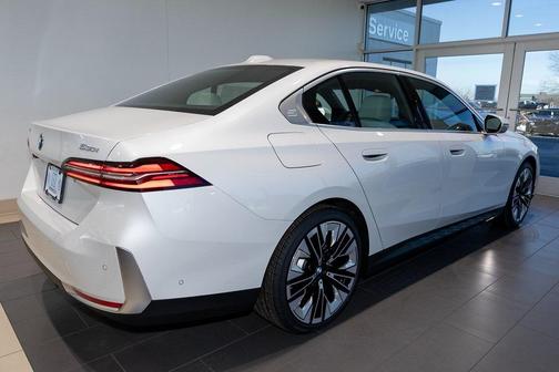 2025 BMW 530 i xDrive