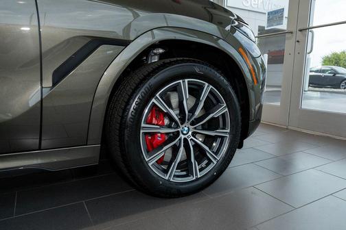 Manhattan Green Metallic 2027 BMW X6 M60i