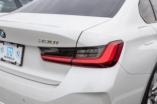 2023 BMW 330 i xDrive
