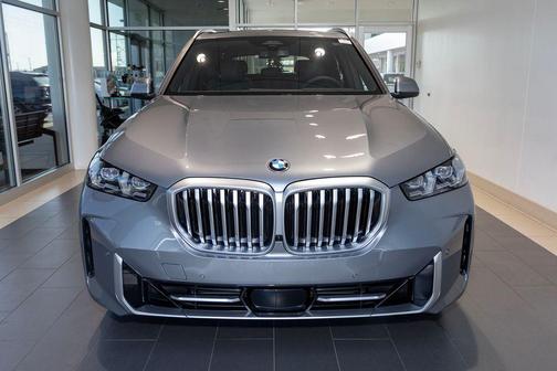 Skyscraper Grey Metallic 2026 BMW X5 xDrive40i