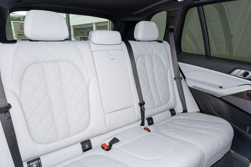 Gray Metallic 2024 BMW X5 xDrive40i
