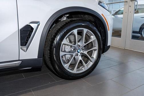 Mineral White Metallic 2026 BMW X5 PHEV xDrive50e