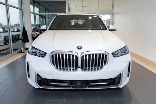 Mineral White Metallic 2026 BMW X5 PHEV xDrive50e