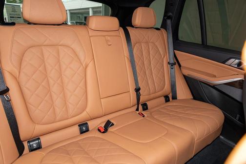 Black Sapphire Metallic 2025 BMW X5 xDrive40i