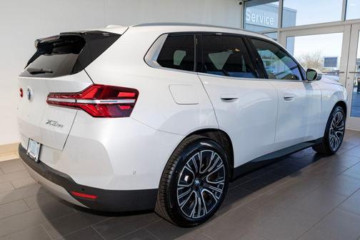 Mineral White Metallic 2026 BMW X3 30 xDrive