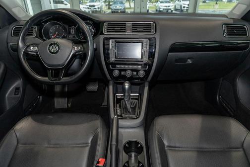 Platinum Gray Metallic 2017 Volkswagen Jetta 1.8T SEL