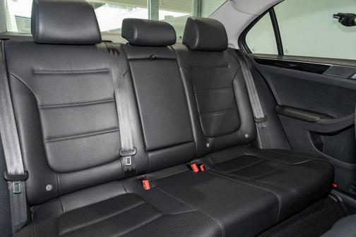 Platinum Gray Metallic 2017 Volkswagen Jetta 1.8T SEL