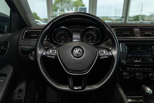 Platinum Gray Metallic 2017 Volkswagen Jetta 1.8T SEL