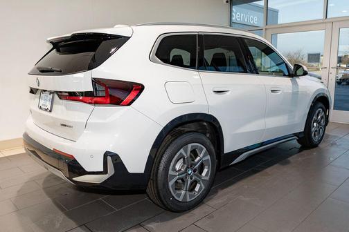 Alpine White 2026 BMW X1 xDrive28i