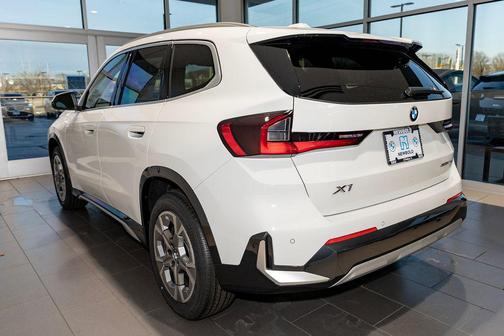 Alpine White 2026 BMW X1 xDrive28i