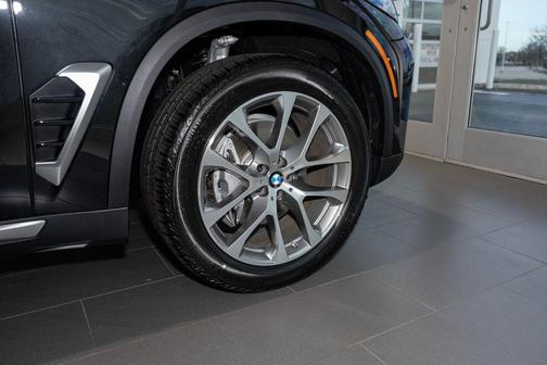 Black Sapphire Metallic 2026 BMW X5 xDrive40i
