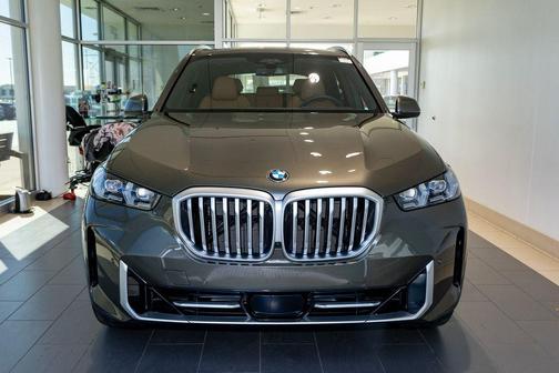 Manhattan Green Metallic 2026 BMW X5 xDrive40i
