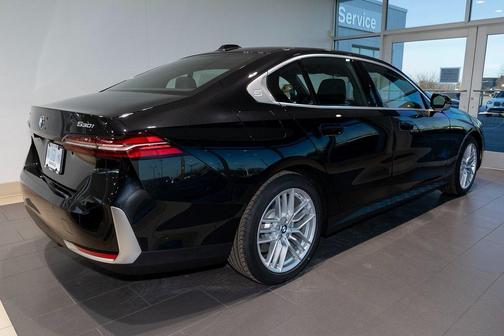 2025 BMW 530 i xDrive