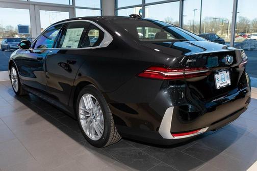 2025 BMW 530 i xDrive