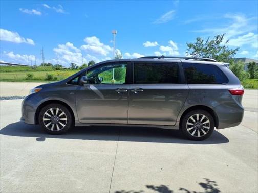 2019 Toyota Sienna XLE