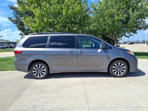 2019 Toyota Sienna XLE