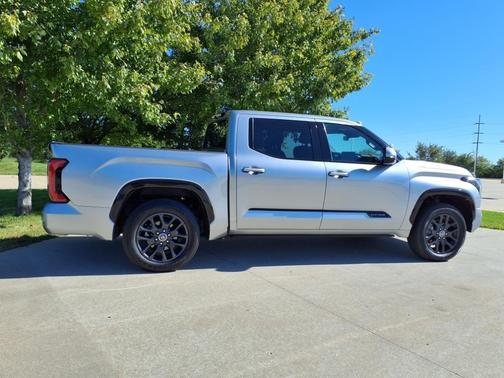 2022 Toyota Tundra Platinum