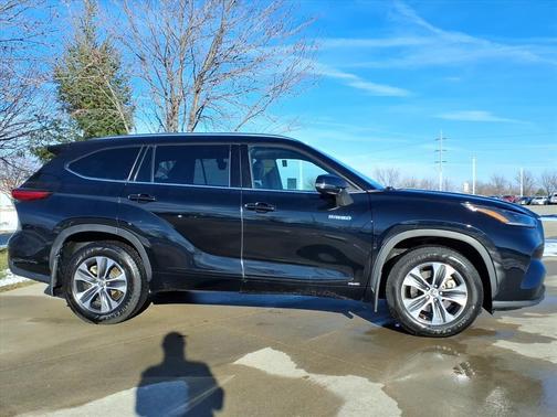 2021 Toyota Highlander Hybrid XLE