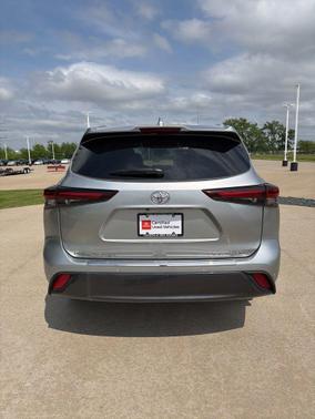 Celestial Silver Metallic 2024 Toyota Highlander Limited