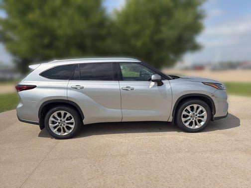 Celestial Silver Metallic 2024 Toyota Highlander Limited