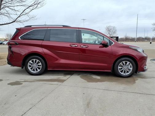 2022 Toyota Sienna XLE