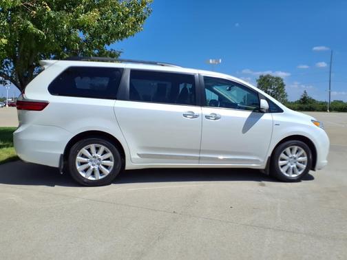 2017 Toyota Sienna XLE Premium