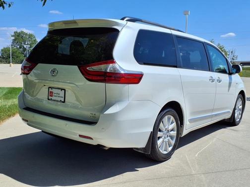 2017 Toyota Sienna XLE Premium