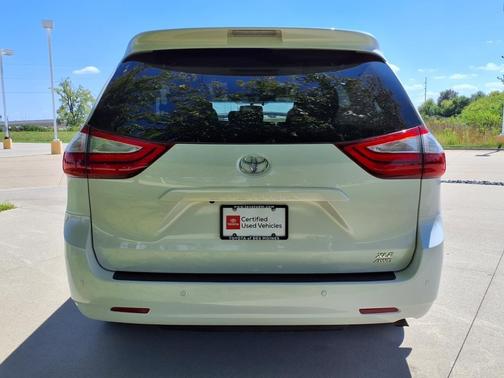 2017 Toyota Sienna XLE Premium