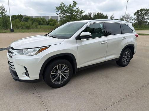 Blizzard Pearl 2019 Toyota Highlander XLE