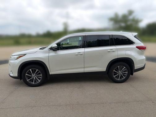 Blizzard Pearl 2019 Toyota Highlander XLE