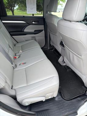 Blizzard Pearl 2019 Toyota Highlander XLE