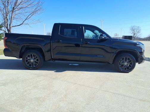 2023 Toyota Tundra Platinum