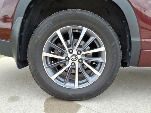 Ooh La La Rouge Mica 2018 Toyota Highlander XLE