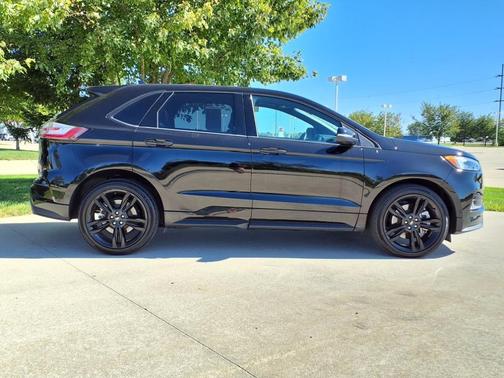 2021 Ford Edge ST