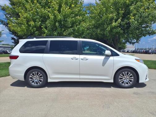 2018 Toyota Sienna XLE