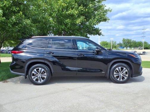 2021 Toyota Highlander Hybrid XLE