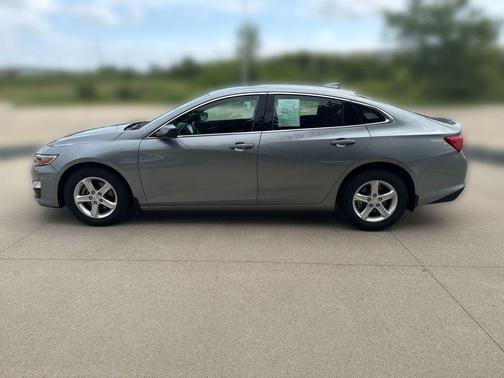 Sterling Gray Metallic 2024 Chevrolet Malibu FWD 1LT