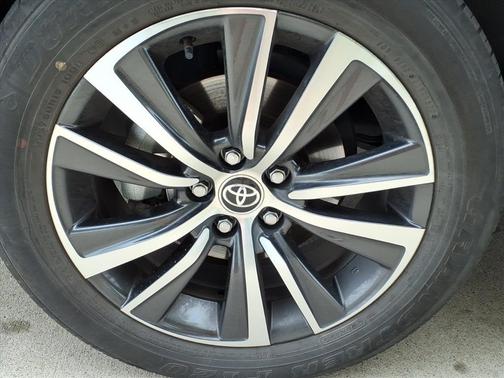 2023 Toyota Venza LE