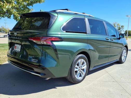 2024 Toyota Sienna Limited 7-Passenger