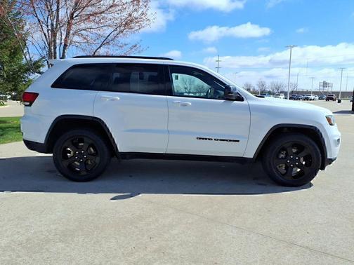 Bright White Clearcoat 2019 Jeep Grand Cherokee Upland