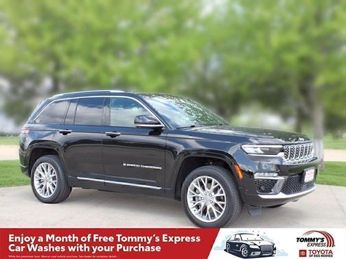 Diamond Black Crystal Pearlcoat 2022 Jeep Grand Cherokee Summit