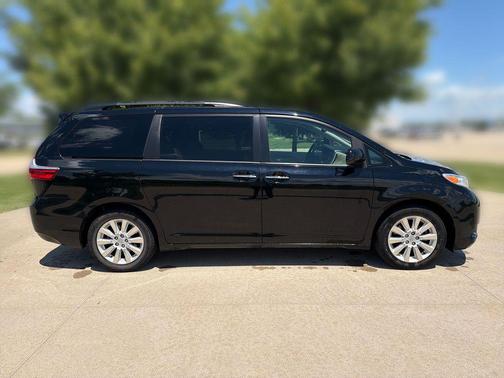 Attitude Black 2015 Toyota Sienna XLE