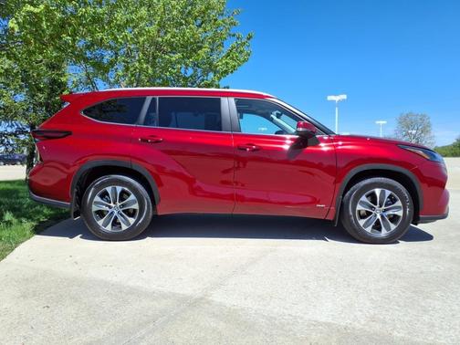 2024 Toyota Highlander Hybrid XLE