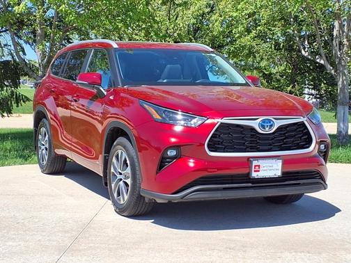 2024 Toyota Highlander Hybrid XLE