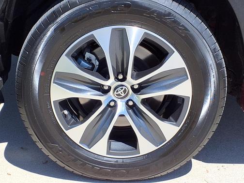 2024 Toyota Highlander Hybrid XLE