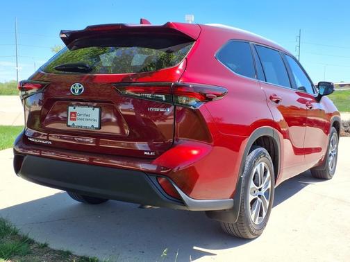 2024 Toyota Highlander Hybrid XLE