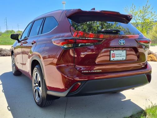 2024 Toyota Highlander Hybrid XLE