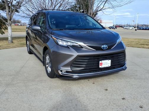 2023 Toyota Sienna XLE